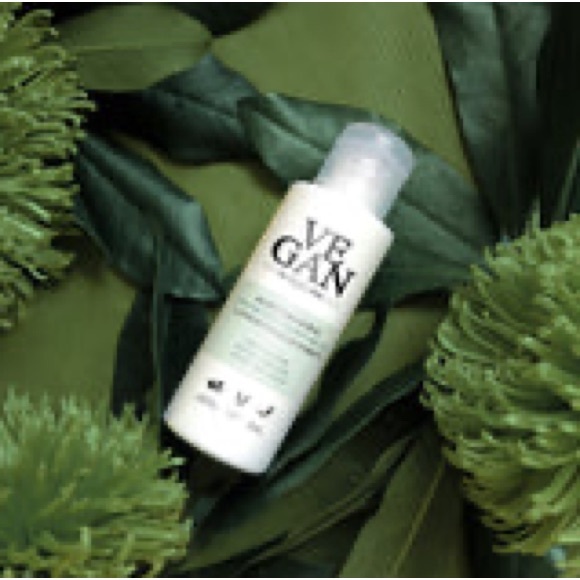 Vegan by Happy Skin Aloe Vera Juice Hydrating Body Milk 100ml (full size) - Picture 3 of 6